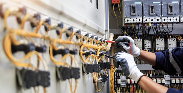 Professional Electrician technician working in White House, TN